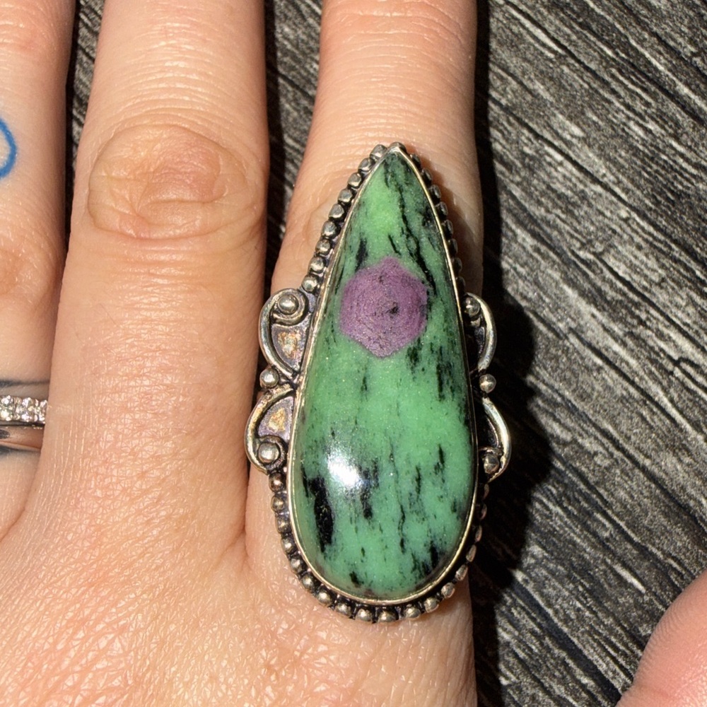 Elegant 925 silver Green and Purple Zoisite ruby gemstone Teardrop Ring size 8